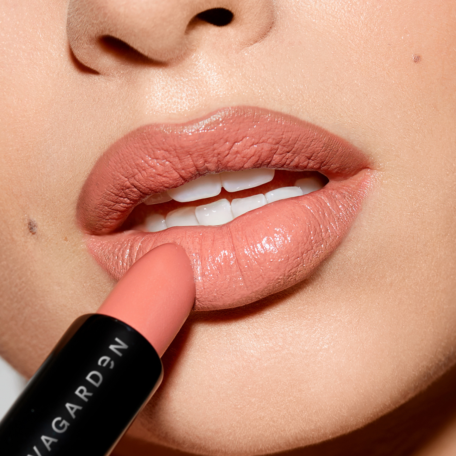 Enjoy lipstick Помада для губ увлажняющая