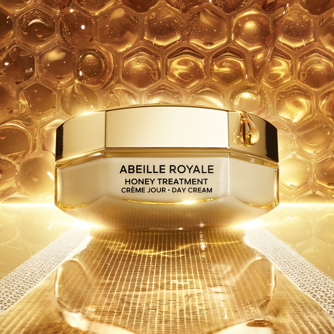 Repair born. Abeille Royale Double r Renew Repair Serum.