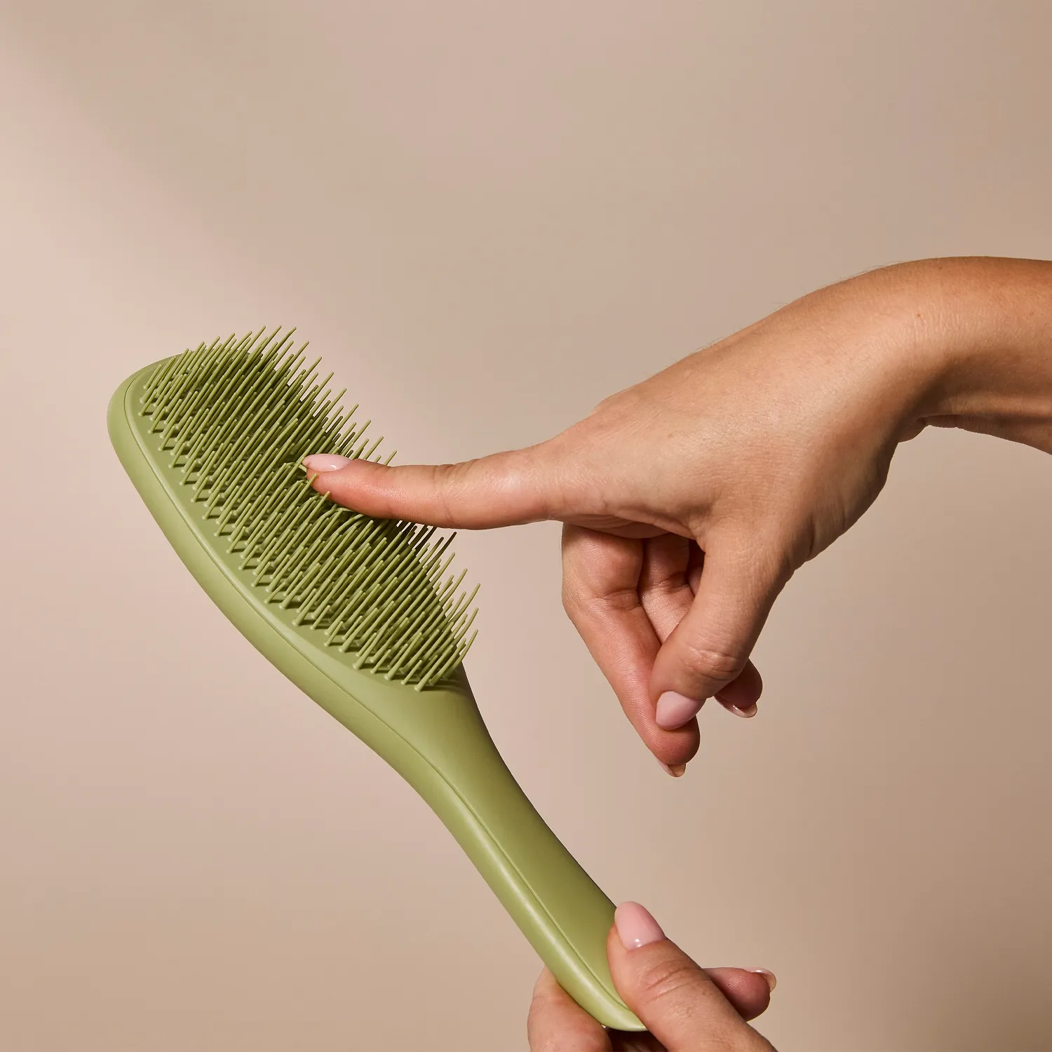 THE ULTIMATE DETANGLER MATTE OLIVE GEEN Расческа