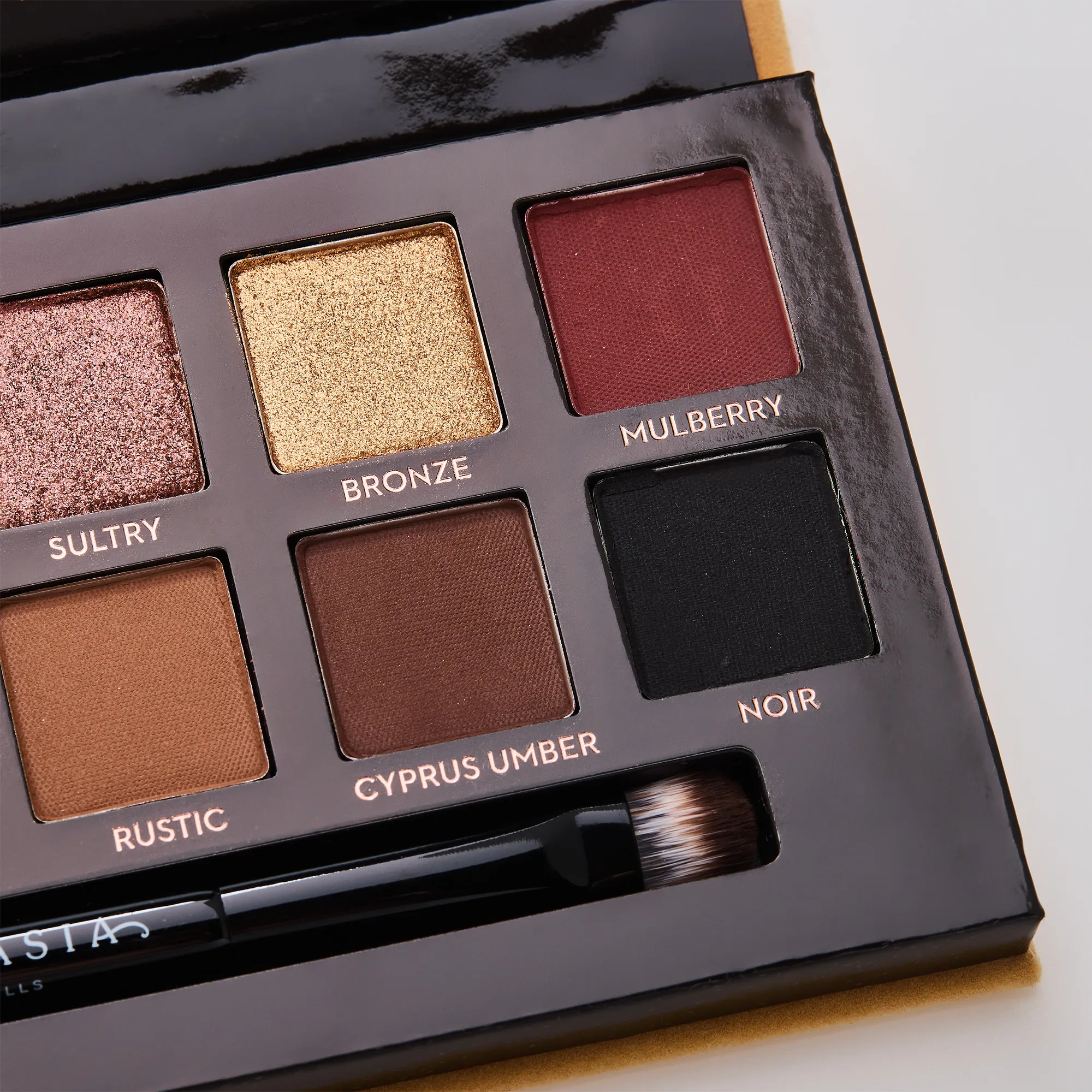 SOFT GLAM Палетка теней