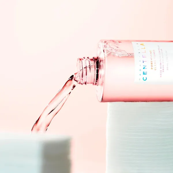 Madagascar Centella Poremizing Тонер для проблемной лица кожи с розовой солью, экстрактом центеллы и комплекс пептидов-9