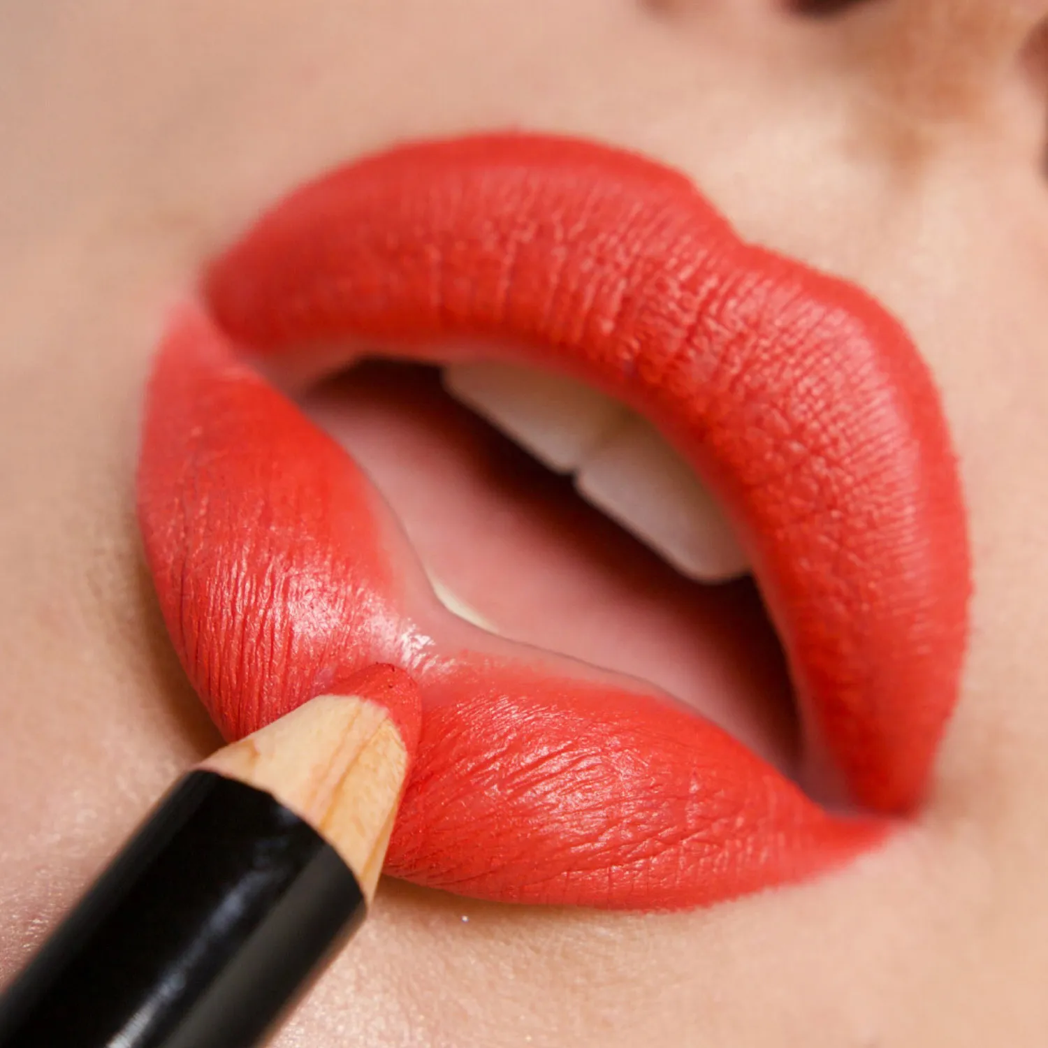 Maximatte Помада-карандаш