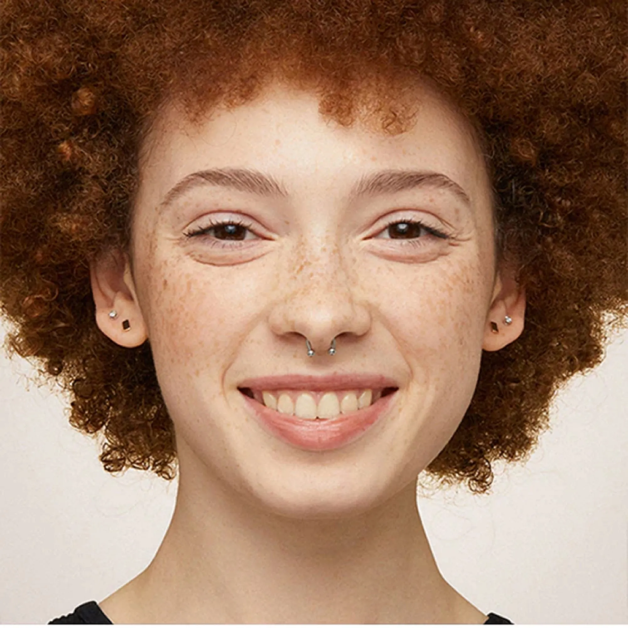 Double Wear Sheer Long-Wear Makeup SPF 20 Устойчивый тональный флюид SPF 20