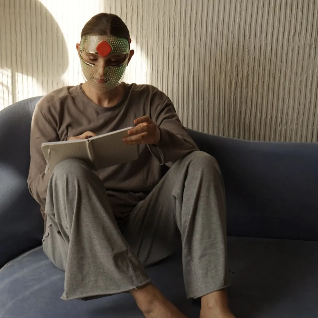 Ультралегкая LED-маска FAQ™ 201 с 3 типами LED-света для молодости вашей кожи