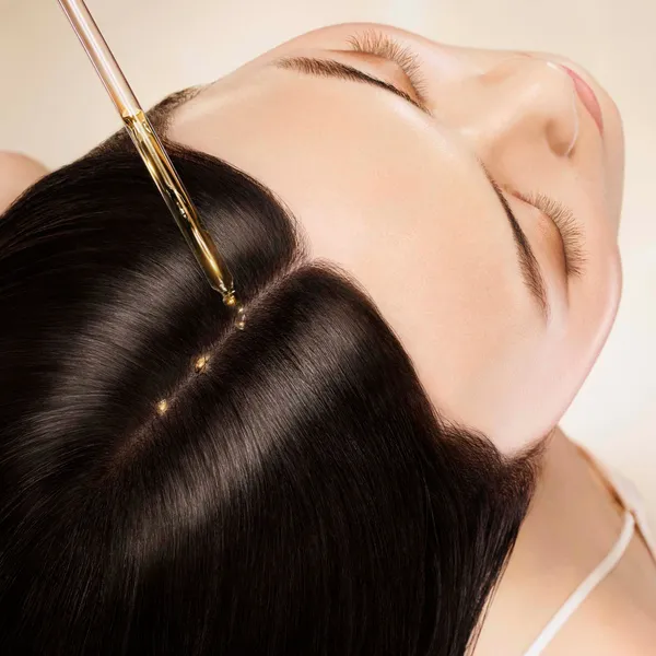 Abeille Royale Масло-сыворотка омолаживающее для волос и кожи головы