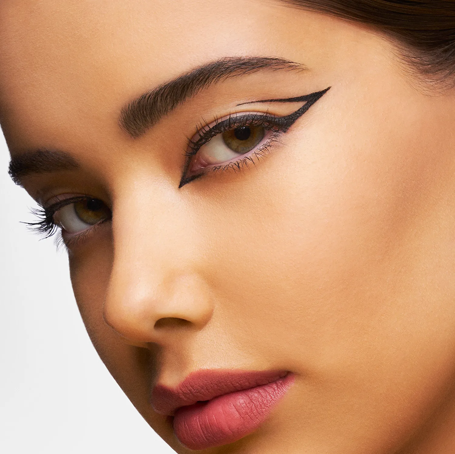 EVERINK LINER Жидкая подводка стойкостью до 24 часов со сверхточным аппликатором