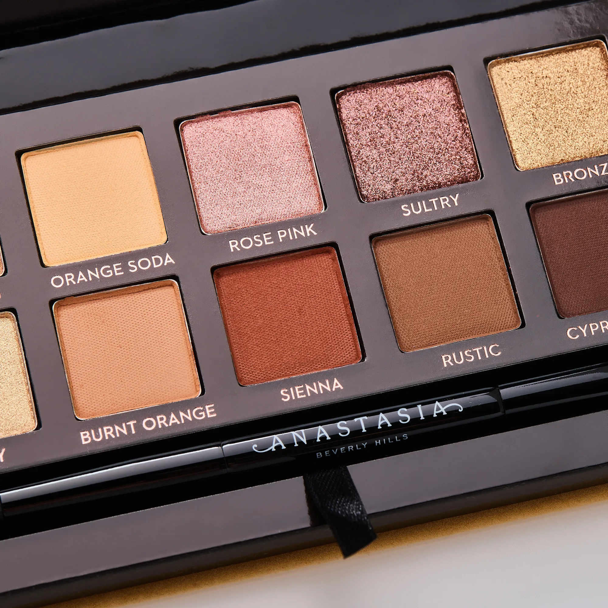 SOFT GLAM Палетка теней