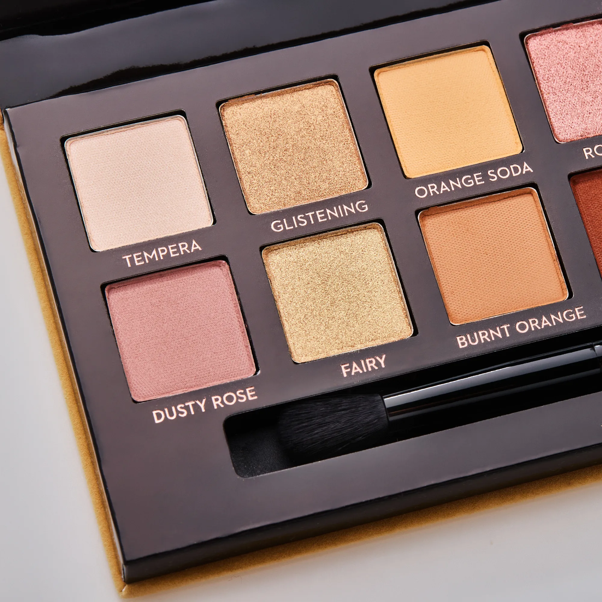 SOFT GLAM Палетка теней