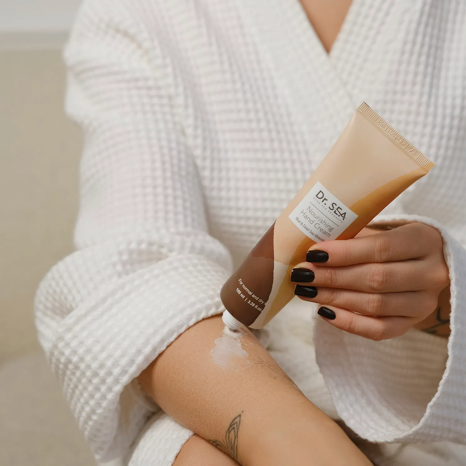 Питательный крем для рук с грязью и минералами Мертвого моря