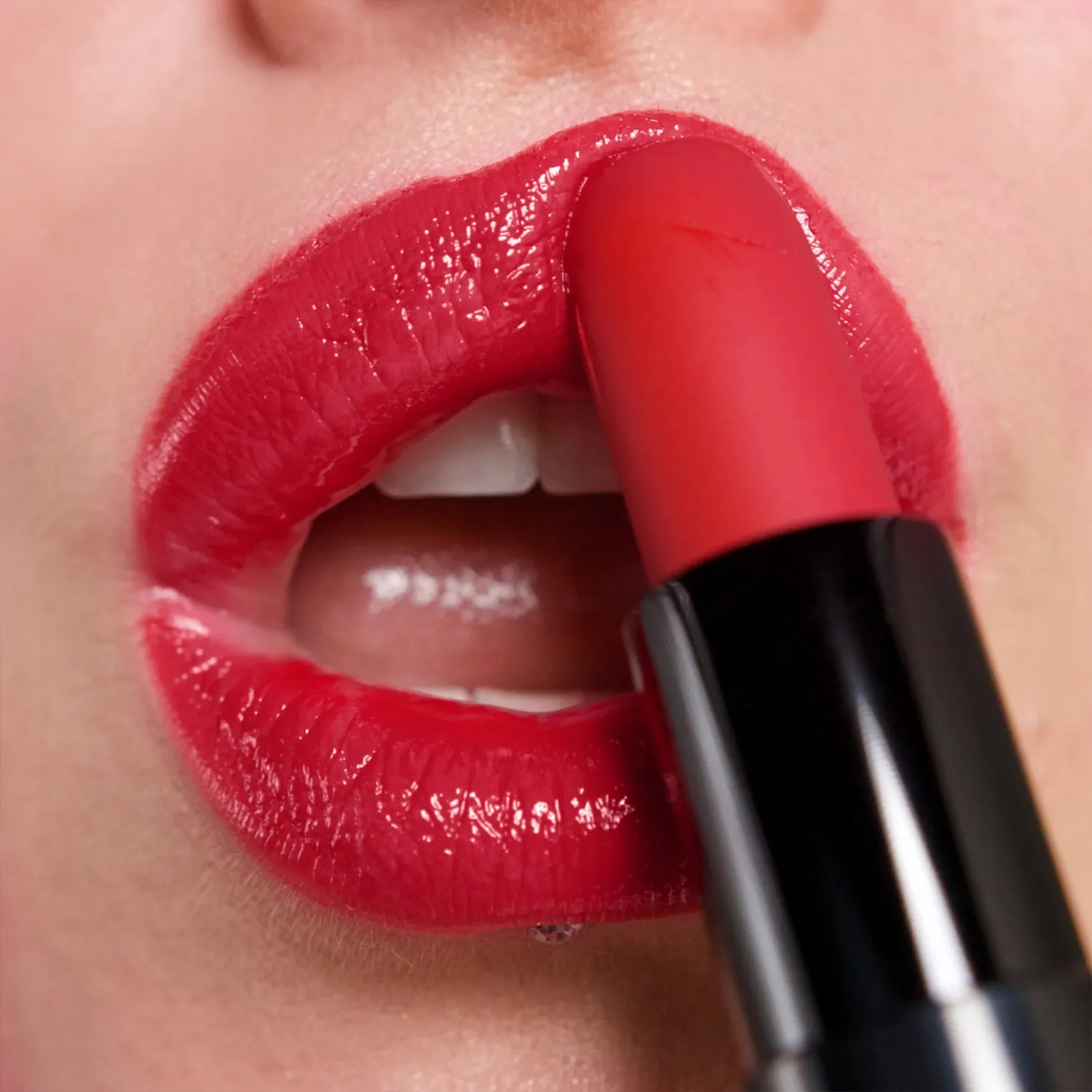 Jamais Полупрозрачная губная помада Jamais Полупрозрачная губная помада