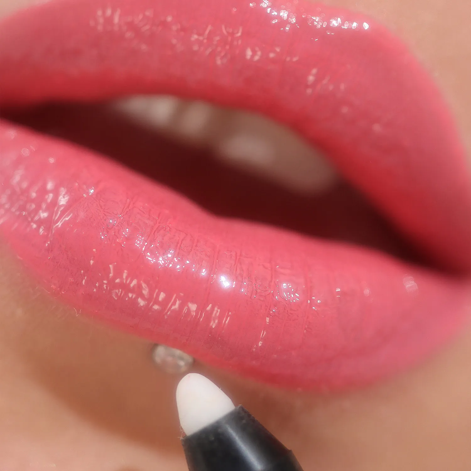 Ultimate Карандаш для Губ Ухаживающий