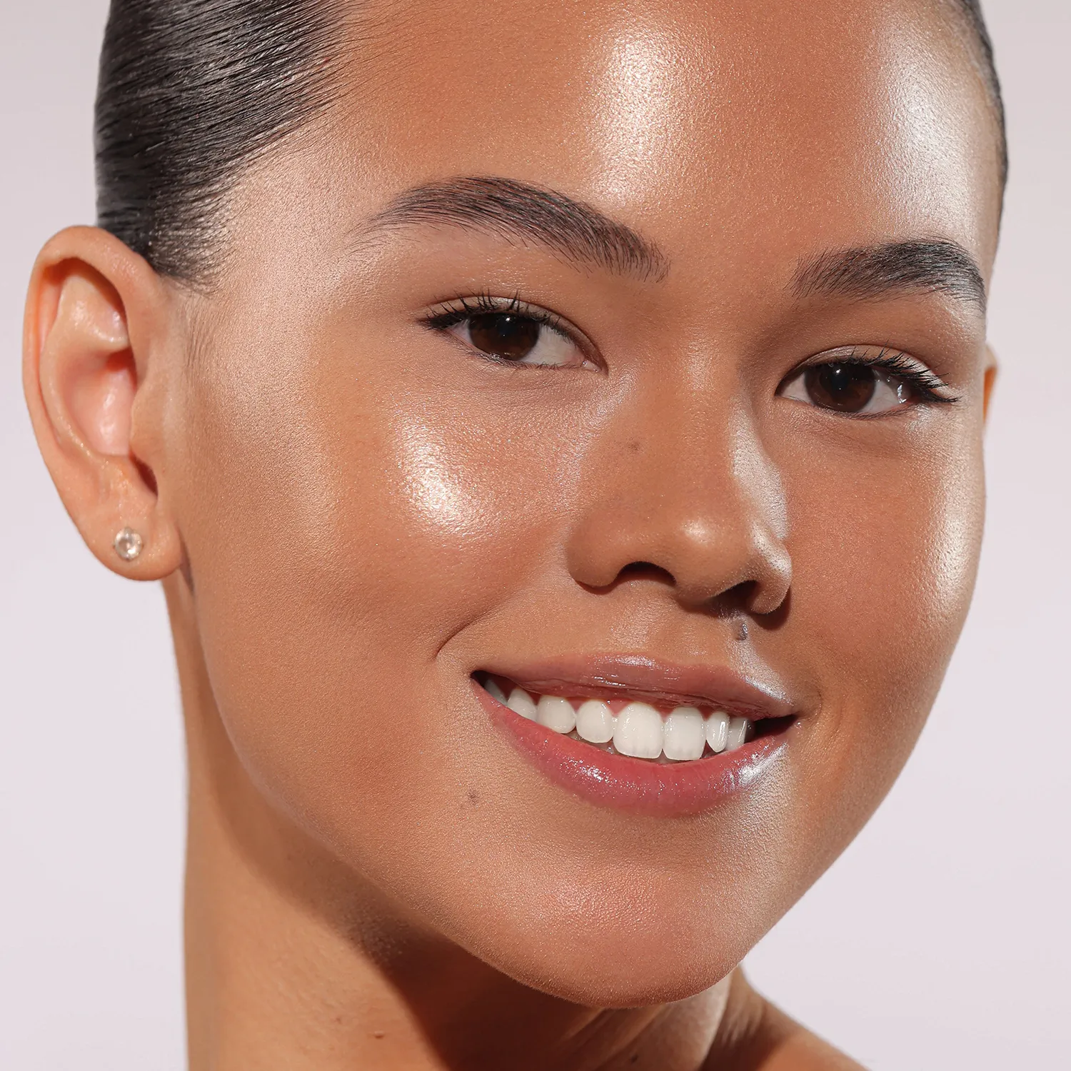 HY-GEN  GLOW BEAUTIFIER Ухаживающий праймер-хайлайтер