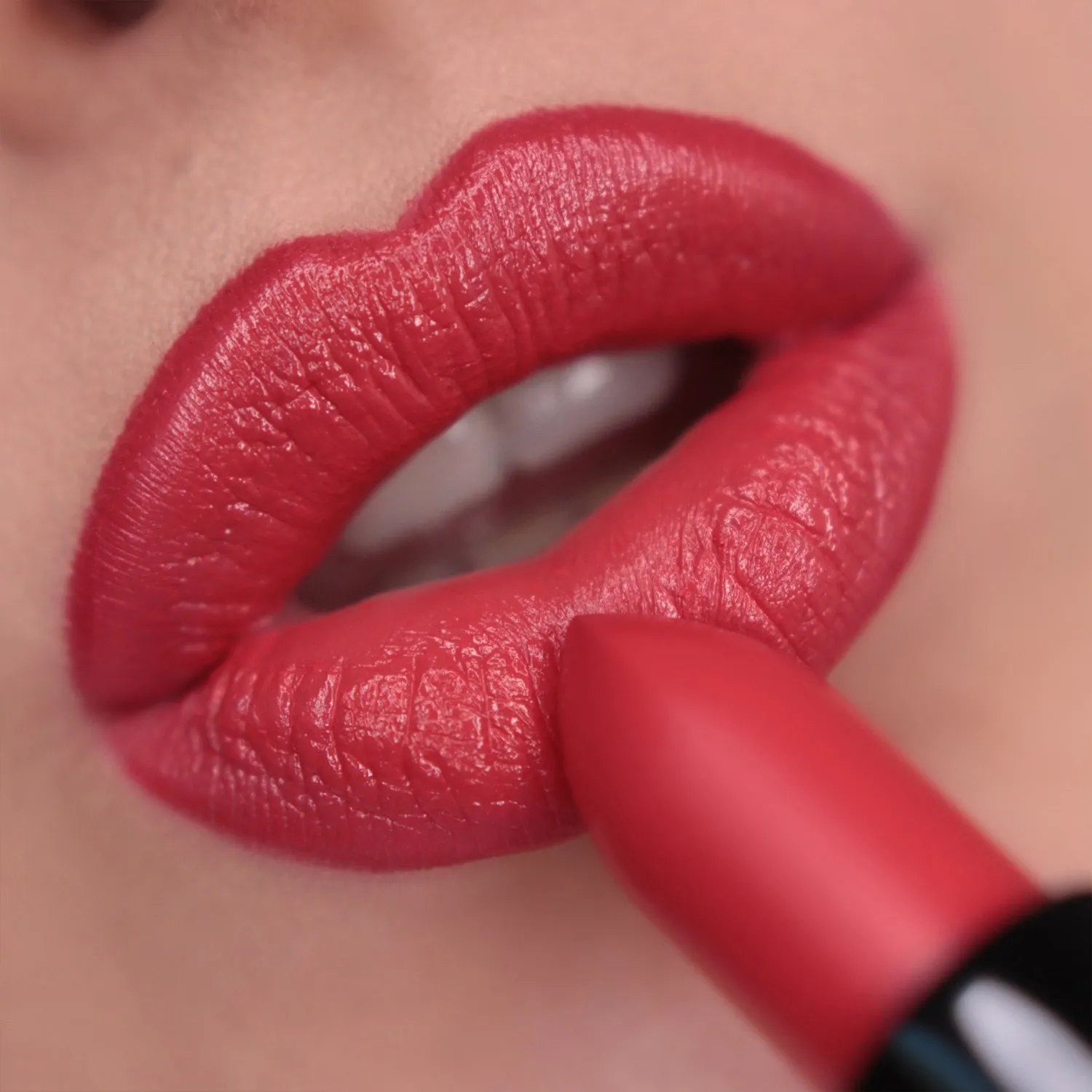 Absolute Глянцевая губная помада