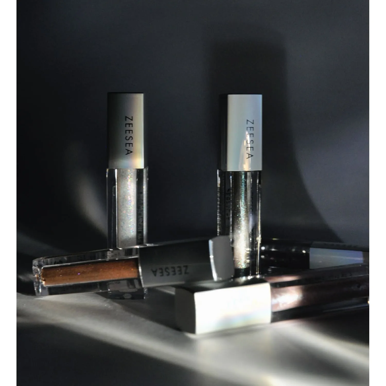 GLITTER LIQUID EYE SHADOW Π’Π΅Π½ΠΈ Π΄Π»Ρ Π²Π΅ΠΊ ΠΊΡΠ΅ΠΌΠΎΠ²ΡΠ΅