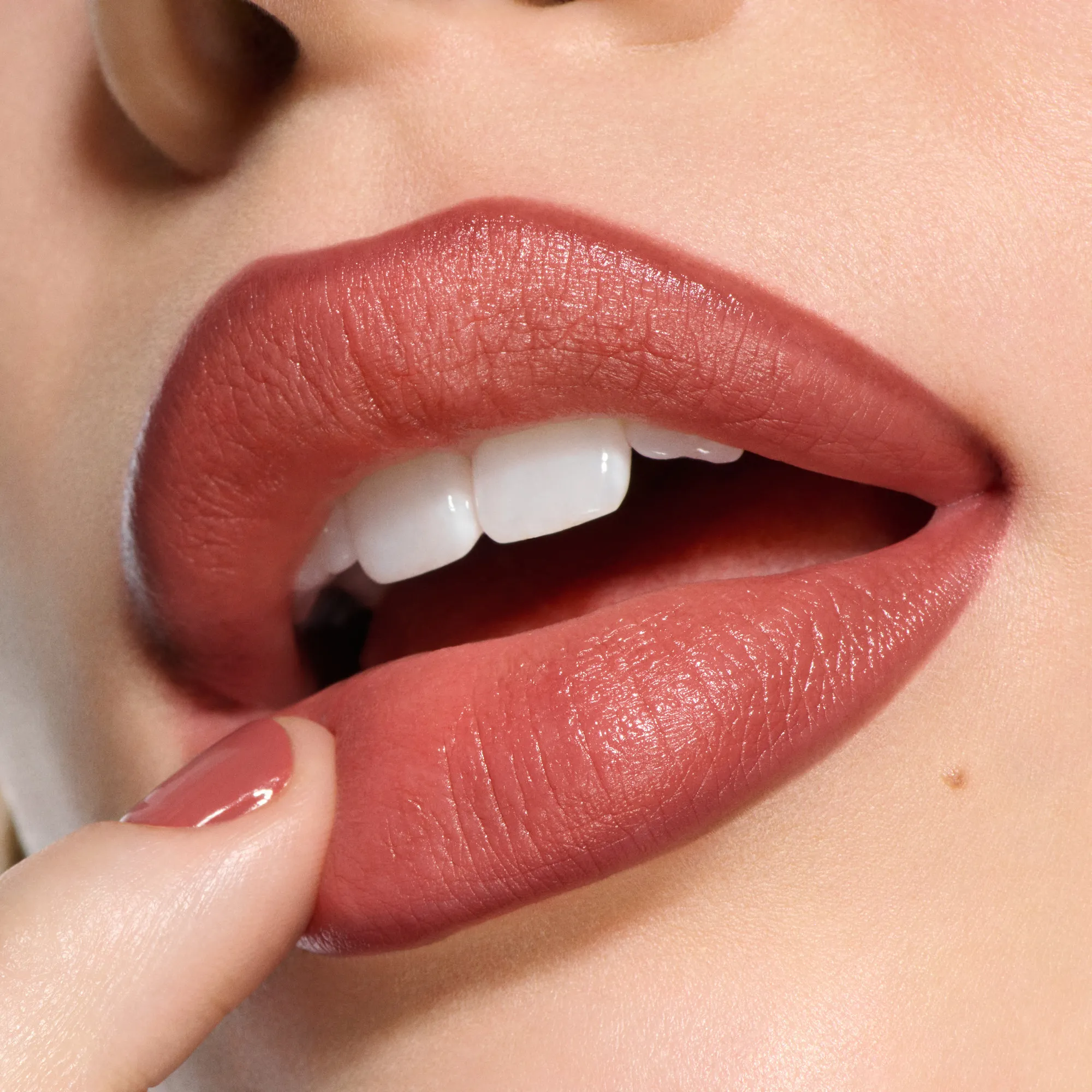 LIPGLAZER GLOSSY LINER Глянцевый карандаш для губ