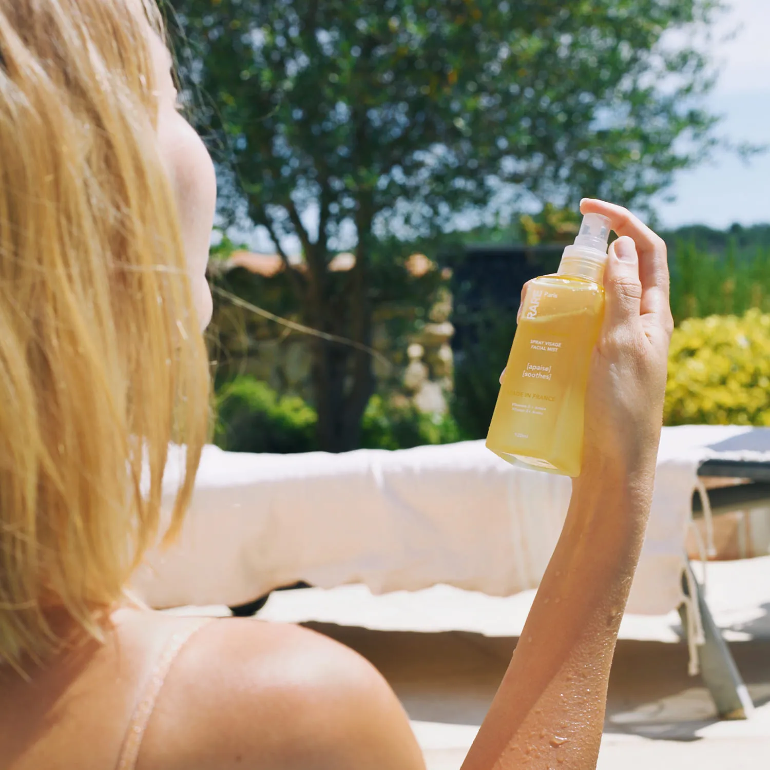 Trésor Solaire Успокаивающий тоник-мист для лица