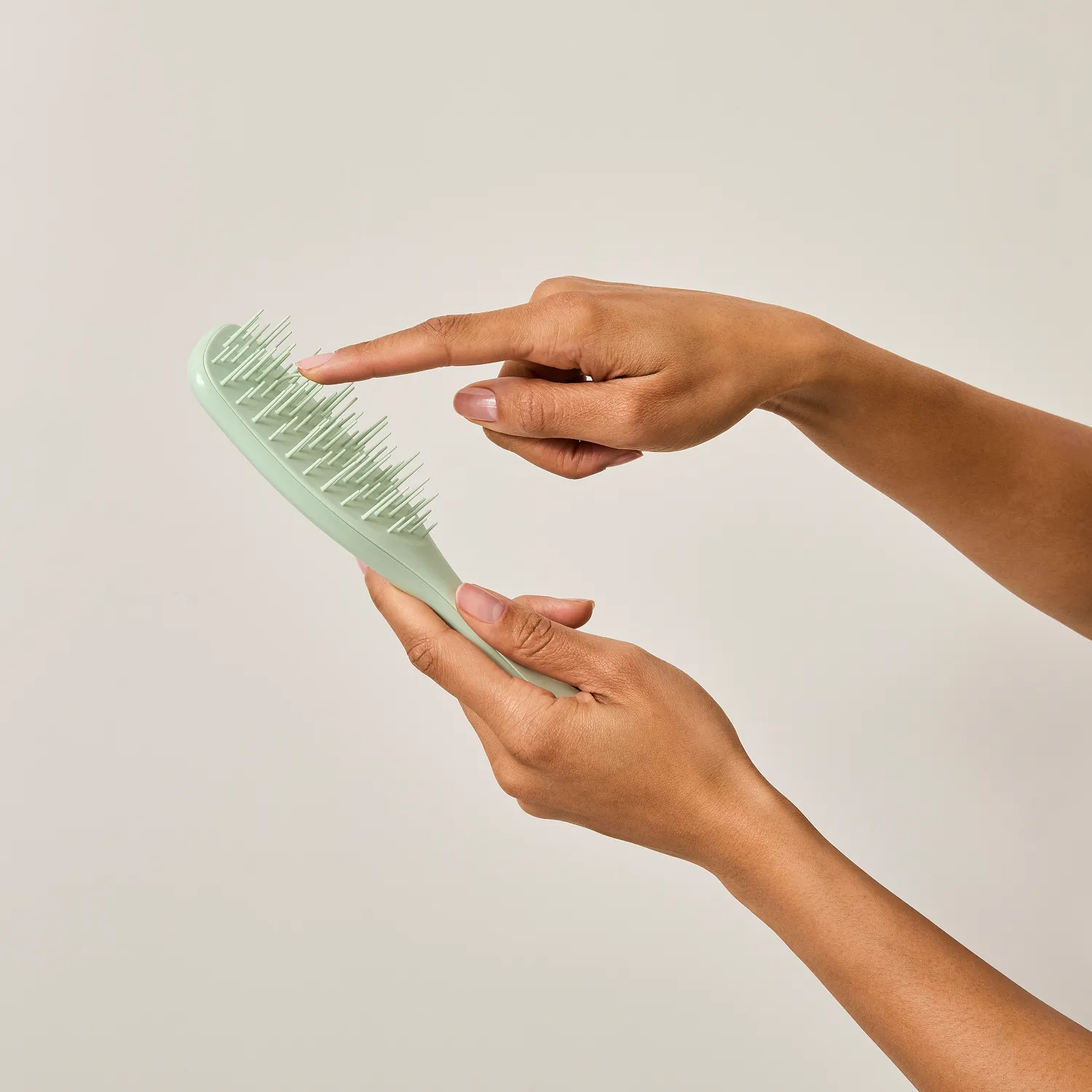 THE ULTIMATE DETANGLER EXTRA GENTLE EUCALYPTUS GREEN Расческа