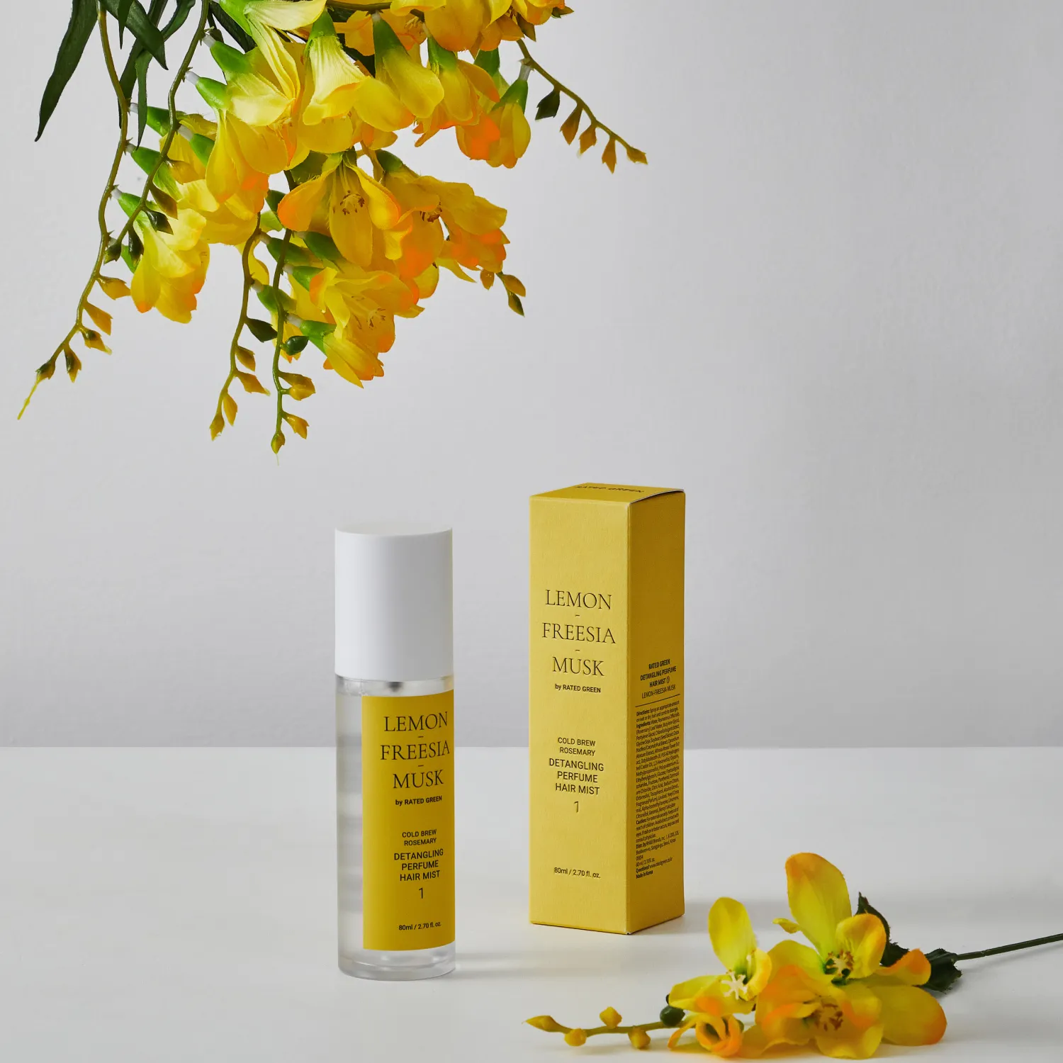 Разглаживающий парфюмированный спрей для волос Лимон, фрезия, мускус