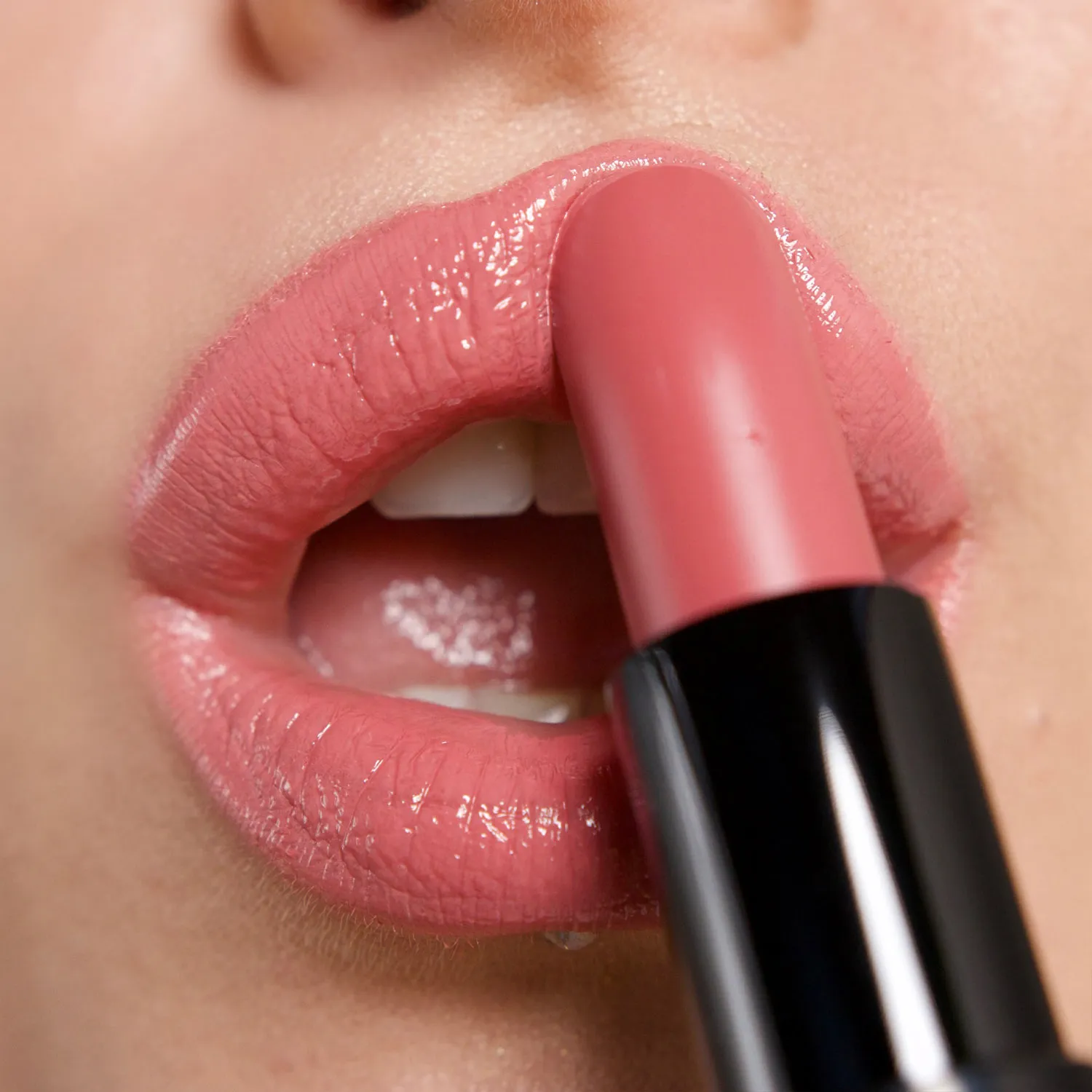 Jamais Полупрозрачная губная помада