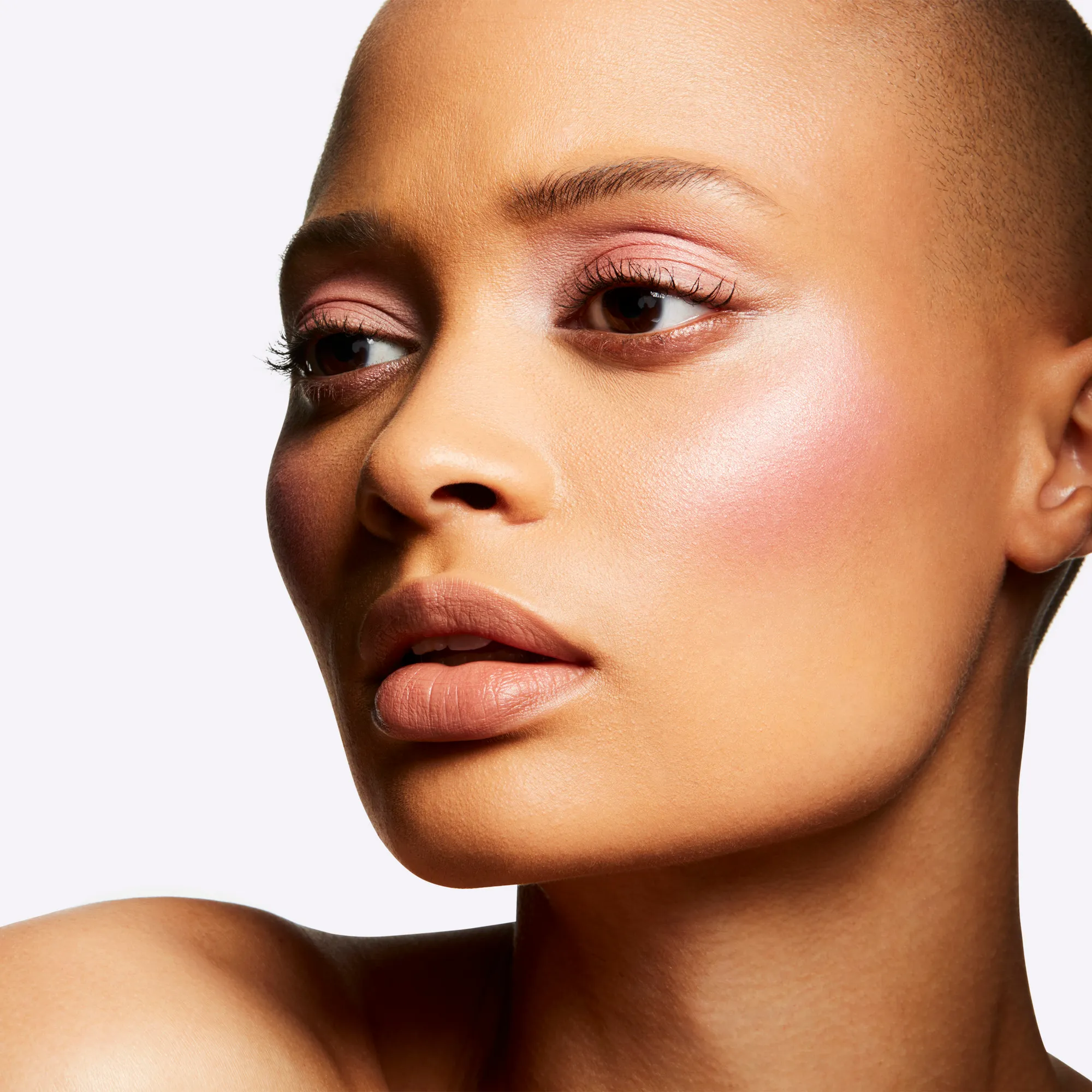 EXTRA DIMENSION BLUSH Кремовые румяна с эффектом сияния