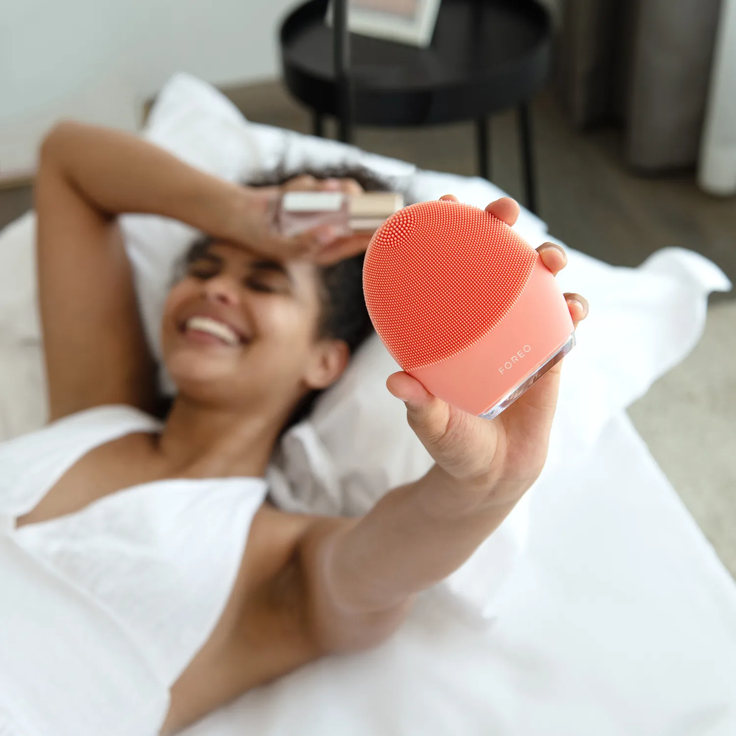 LUNA 4 BALANCED SKIN Умный девайс для очищения и массажа лица 2-в-1 для нормальной кожи оранжевый