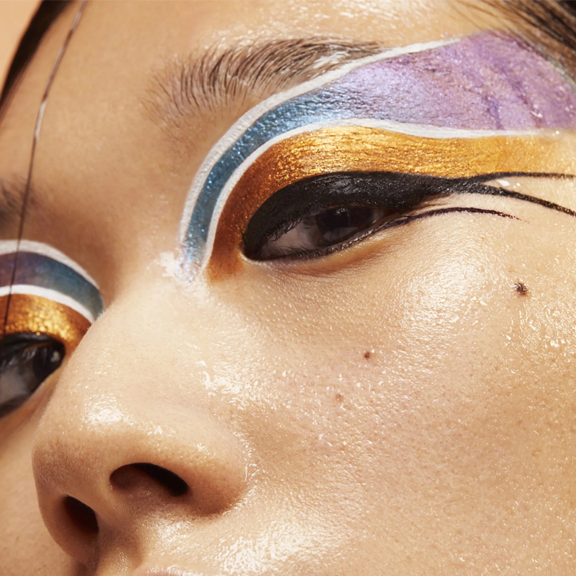 AQUA RESIST COLOR INK Водостойкая жидкая подводка для глаз