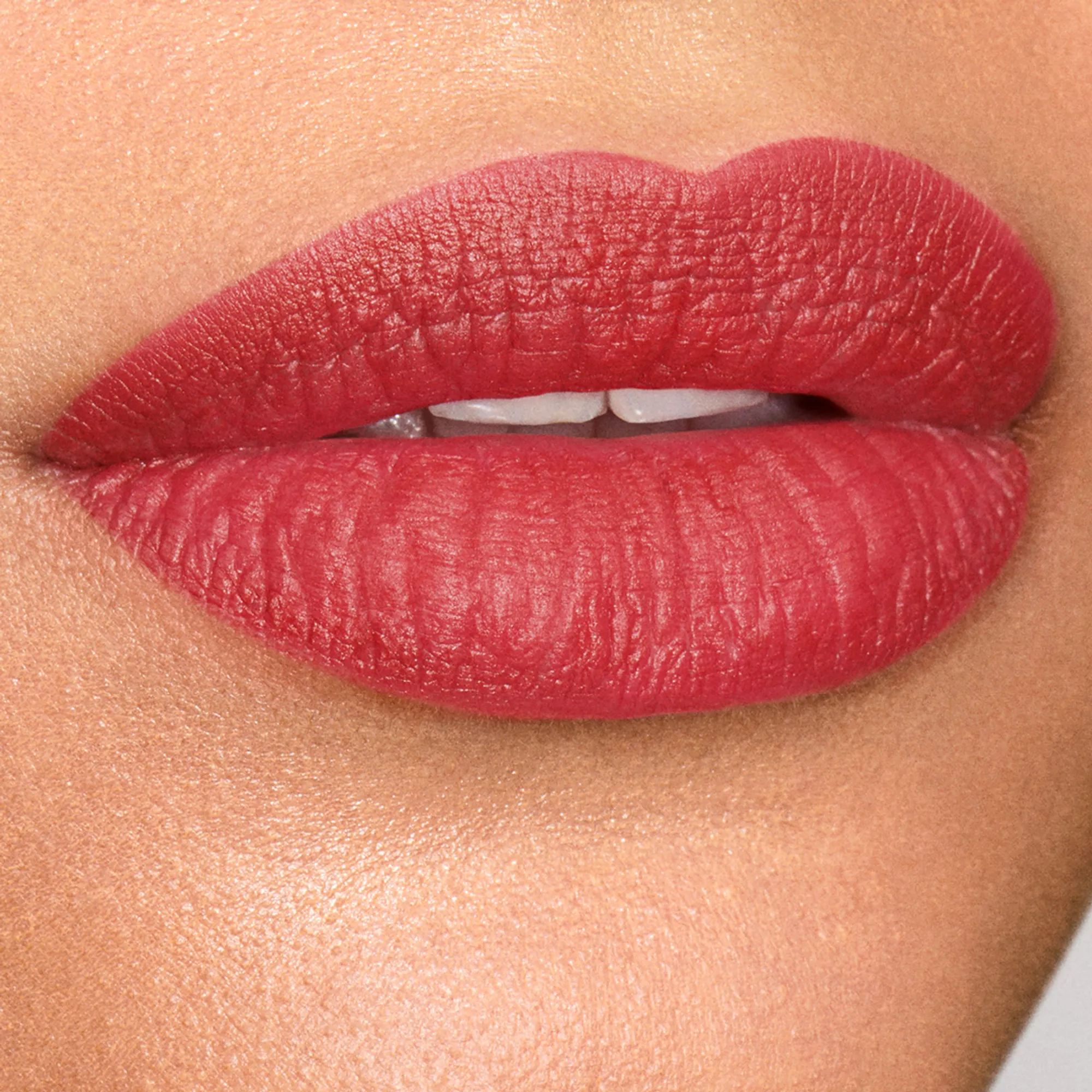 Pure Color Explicit Silk Matte Lipstick Матовая губная помада