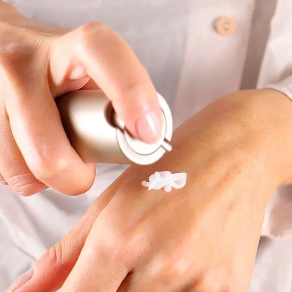 TIME REVERSE NIGHT FACIAL SERUM Сыворотка для лица ночная антивозрастная Время вспять глобального действия