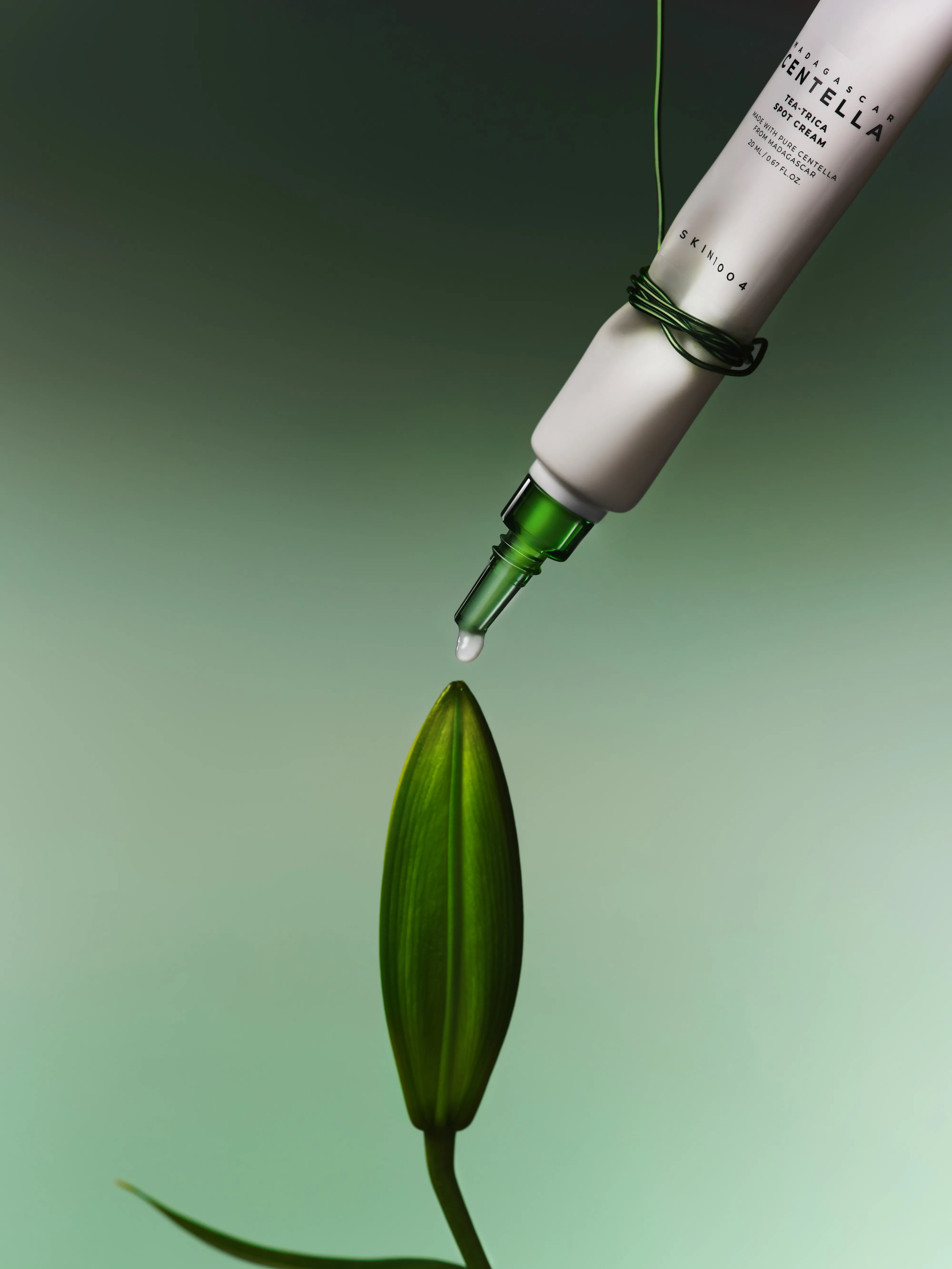Madagascar Centella Tea-Trica Крем-спот для лица для проблемной кожи на основе чайного дерева и центеллы