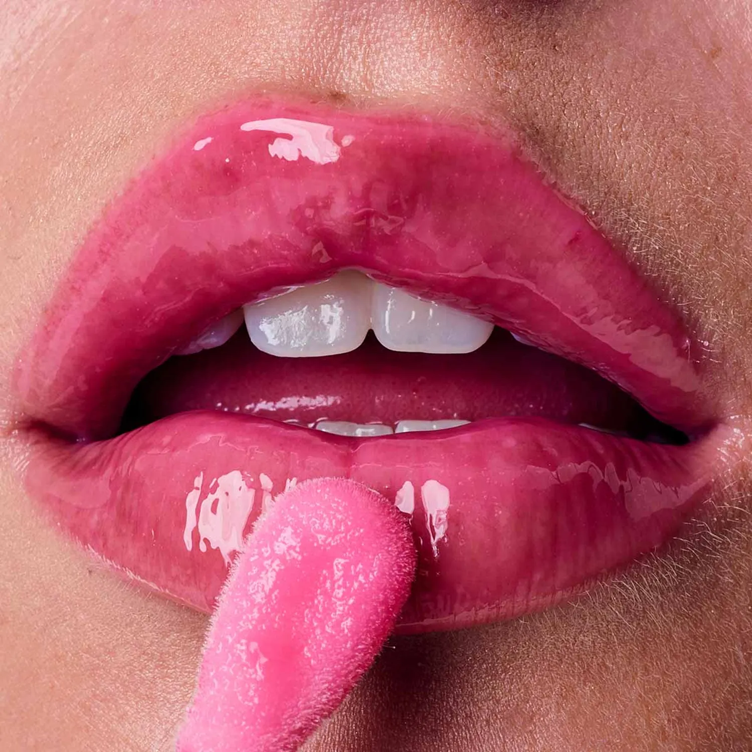 Lip Comfort Oil Love Collection Масло-блеск для губ 