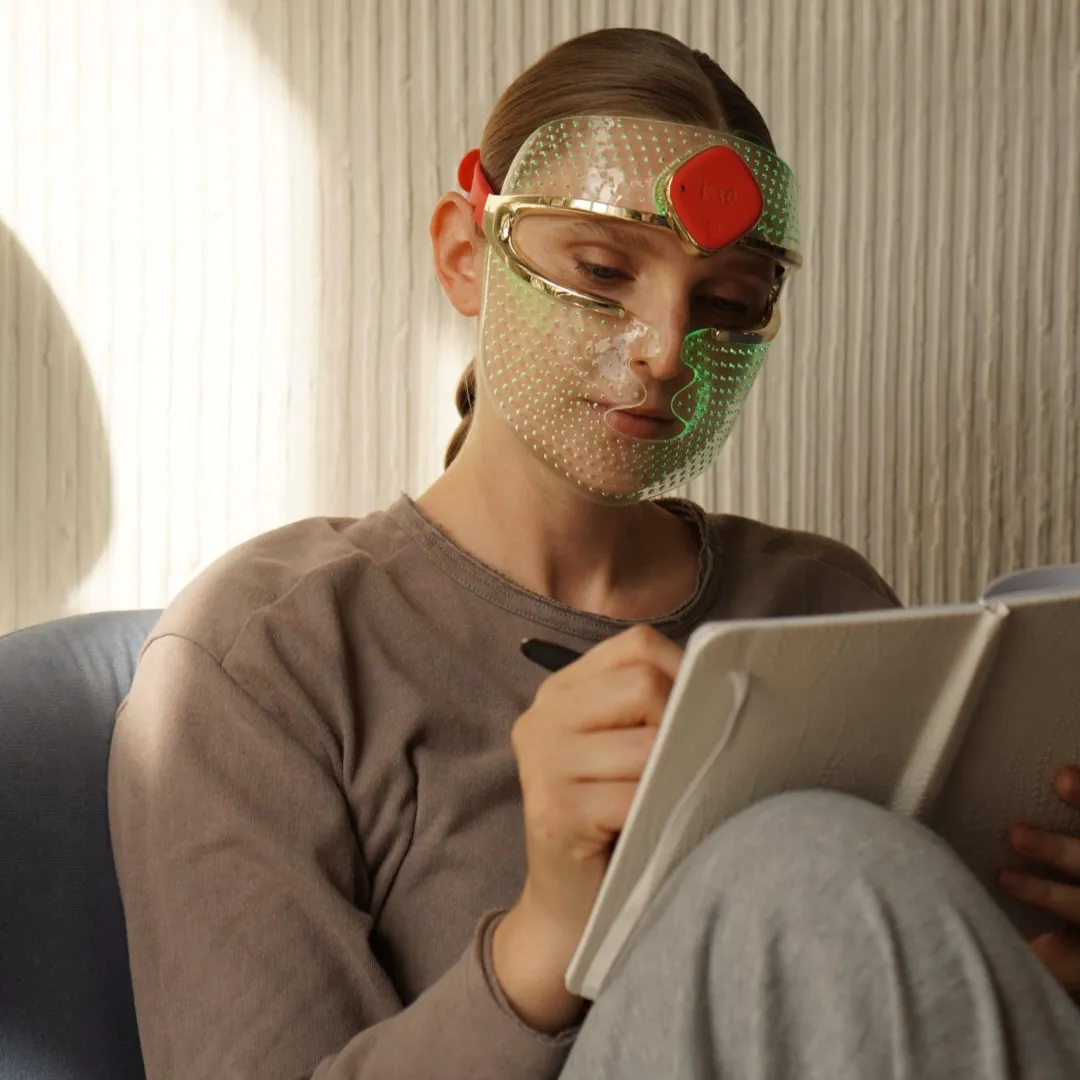 Ультралегкая LED-маска FAQ™ 201 с 3 типами LED-света для молодости вашей кожи