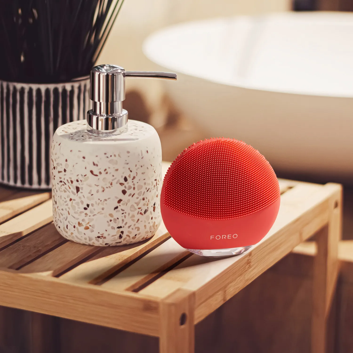 LUNA 4 MINI Двухсторонняя щетка для очищения лица