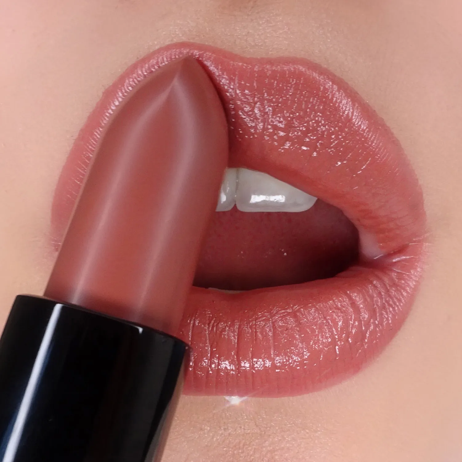 Absolute Глянцевая губная помада