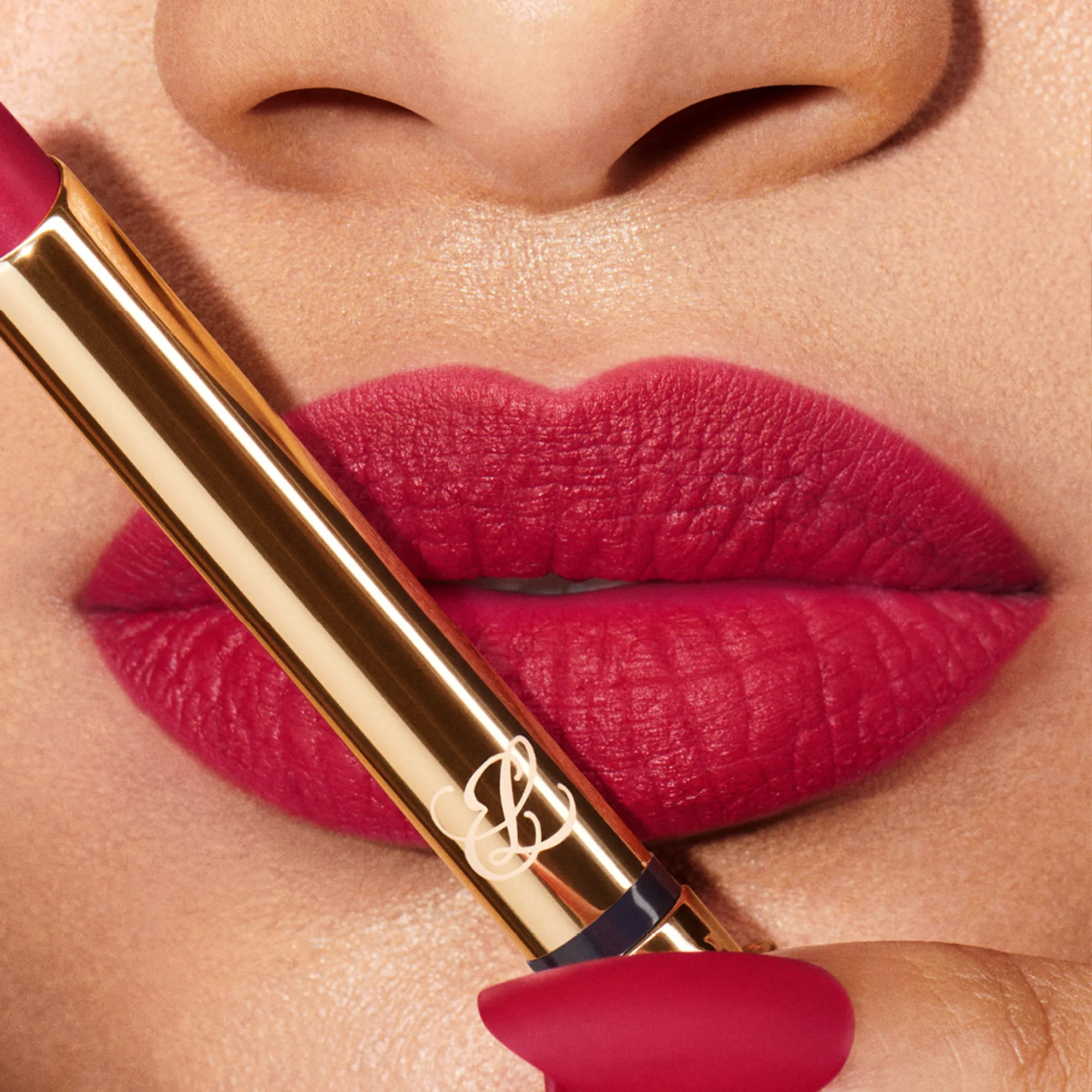 Pure Color Explicit Silk Matte Lipstick Матовая губная помада