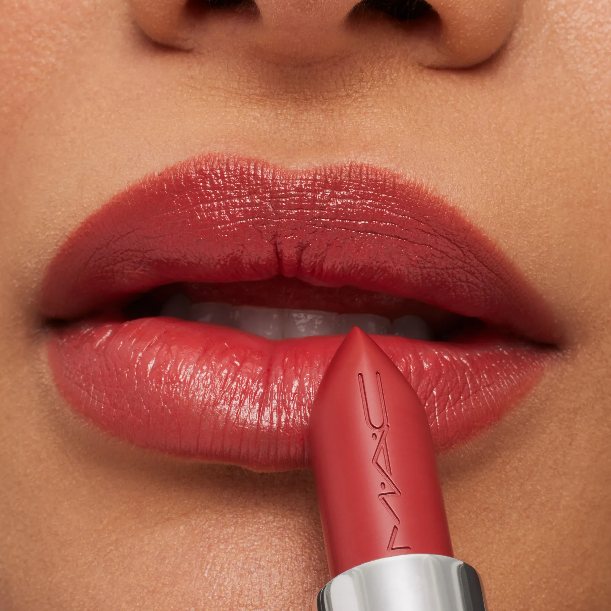 MACXIMAL SLEEK SATIN LIPSTICK Губная помада