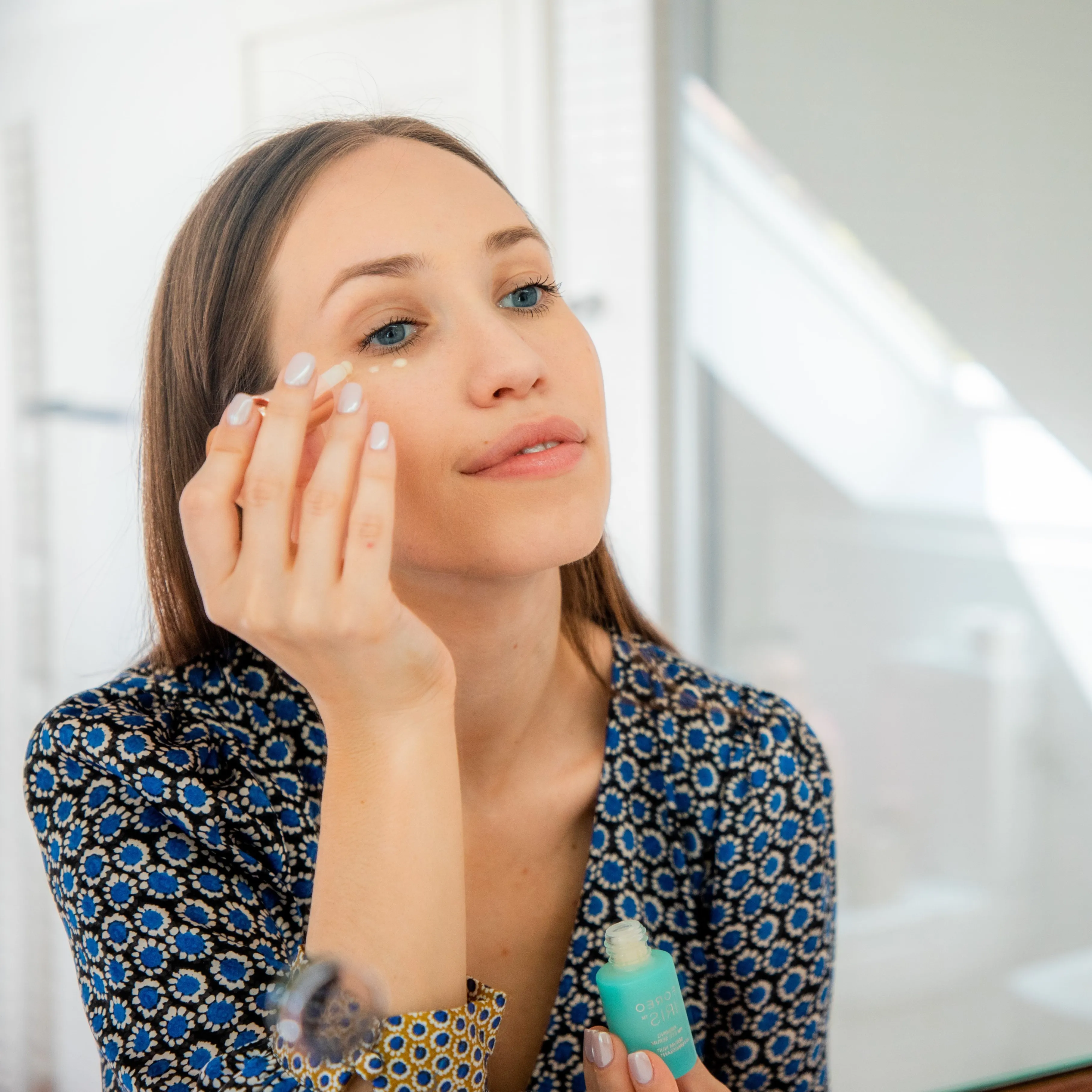 IRIS Ночная укрепляющая  сыворотка для кожи вокруг глаз