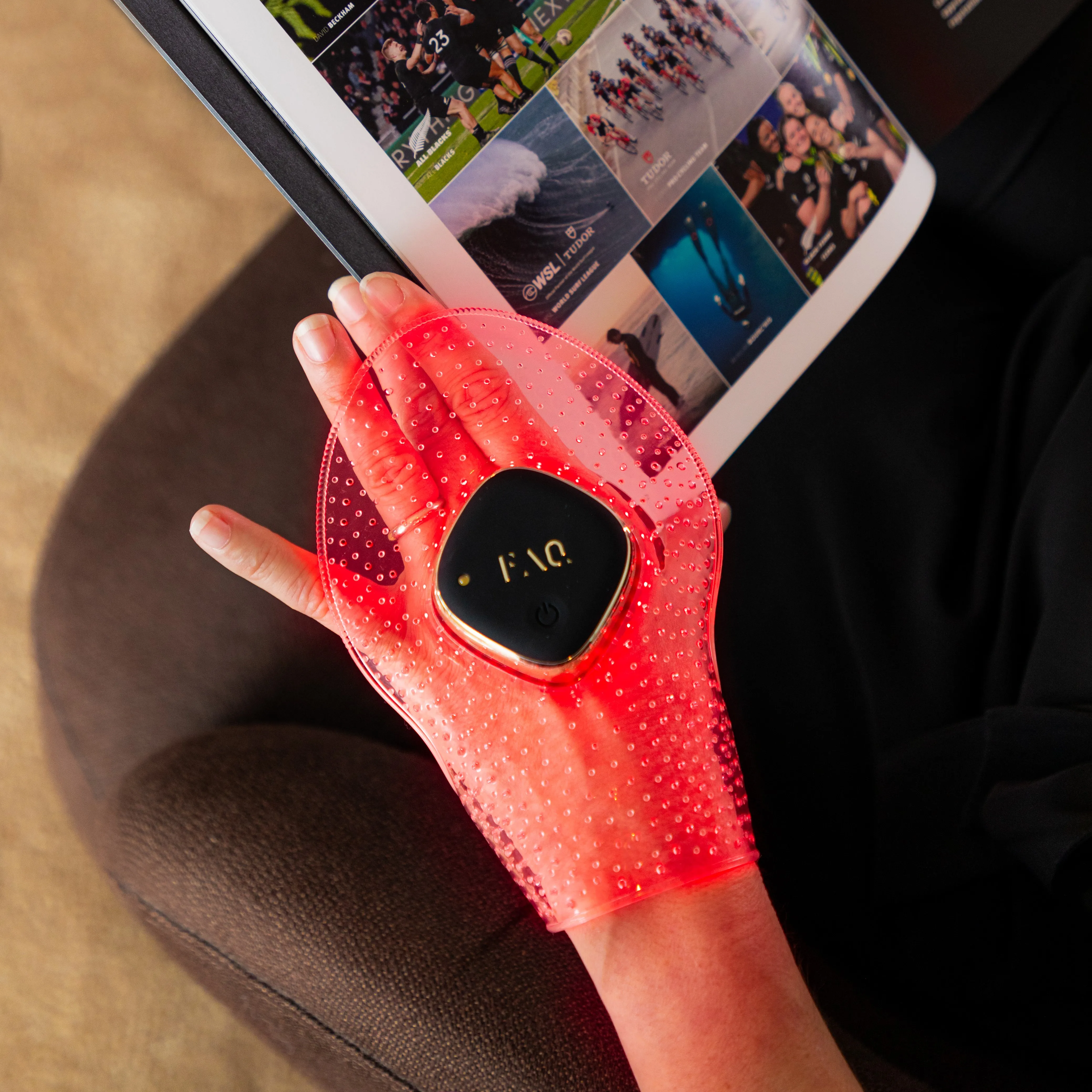 Ультралегкая LED-МАСКА FAQ™ 221 с 7 типами LED-света и ближним инфракрасным светом для молодости ваших рук