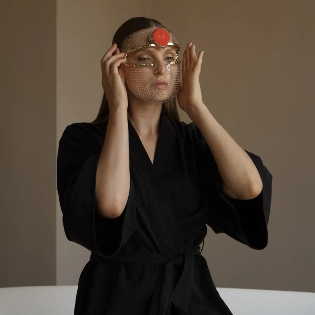 Ультралегкая LED-маска FAQ™ 201 с 3 типами LED-света для молодости вашей кожи