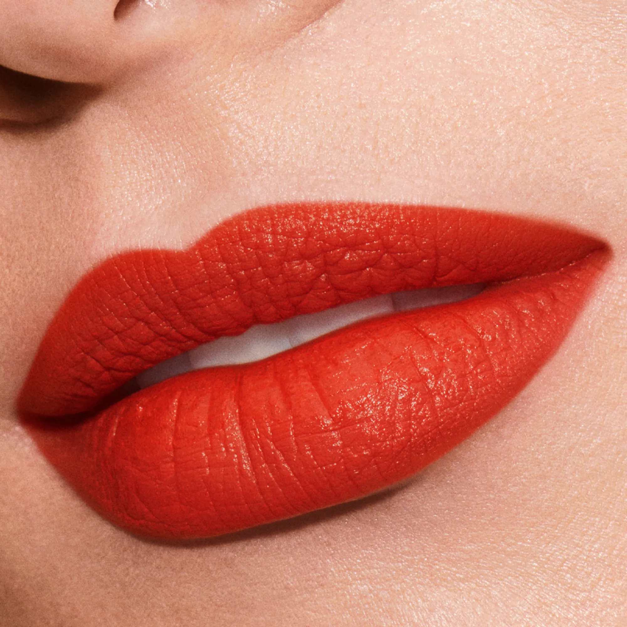 Pure Color Explicit Silk Matte Lipstick Матовая губная помада