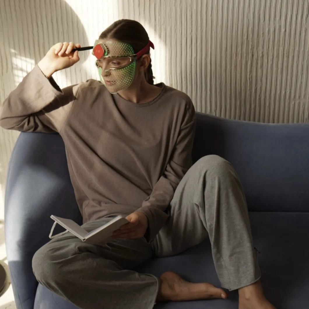 Ультралегкая LED-маска FAQ™ 201 с 3 типами LED-света для молодости вашей кожи