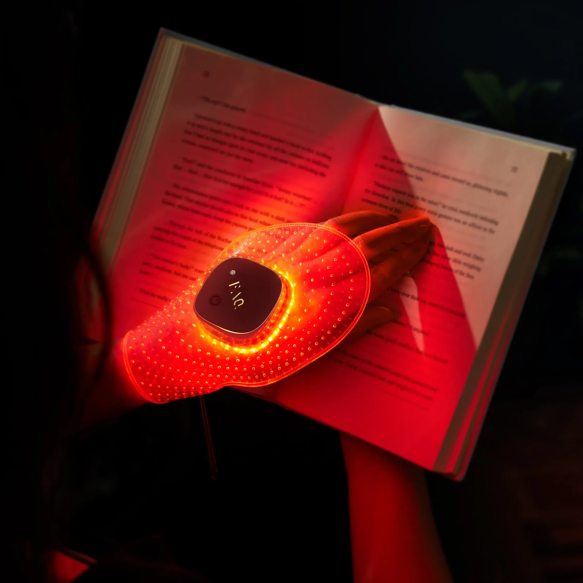 Ультралегкая LED-МАСКА FAQ™ 221 с 7 типами LED-света и ближним инфракрасным светом для молодости ваших рук