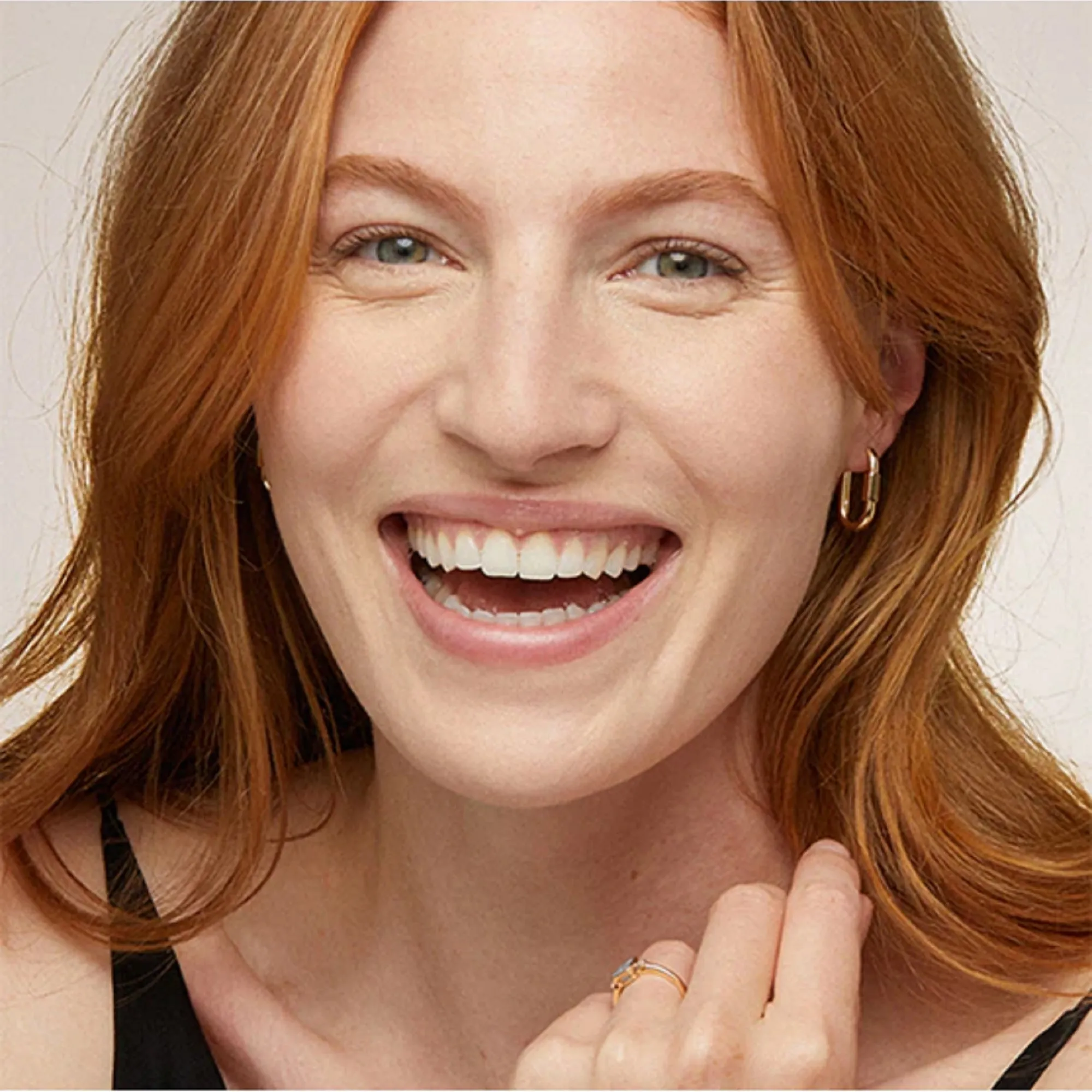 Double Wear Устойчивый тональный флюид SPF20