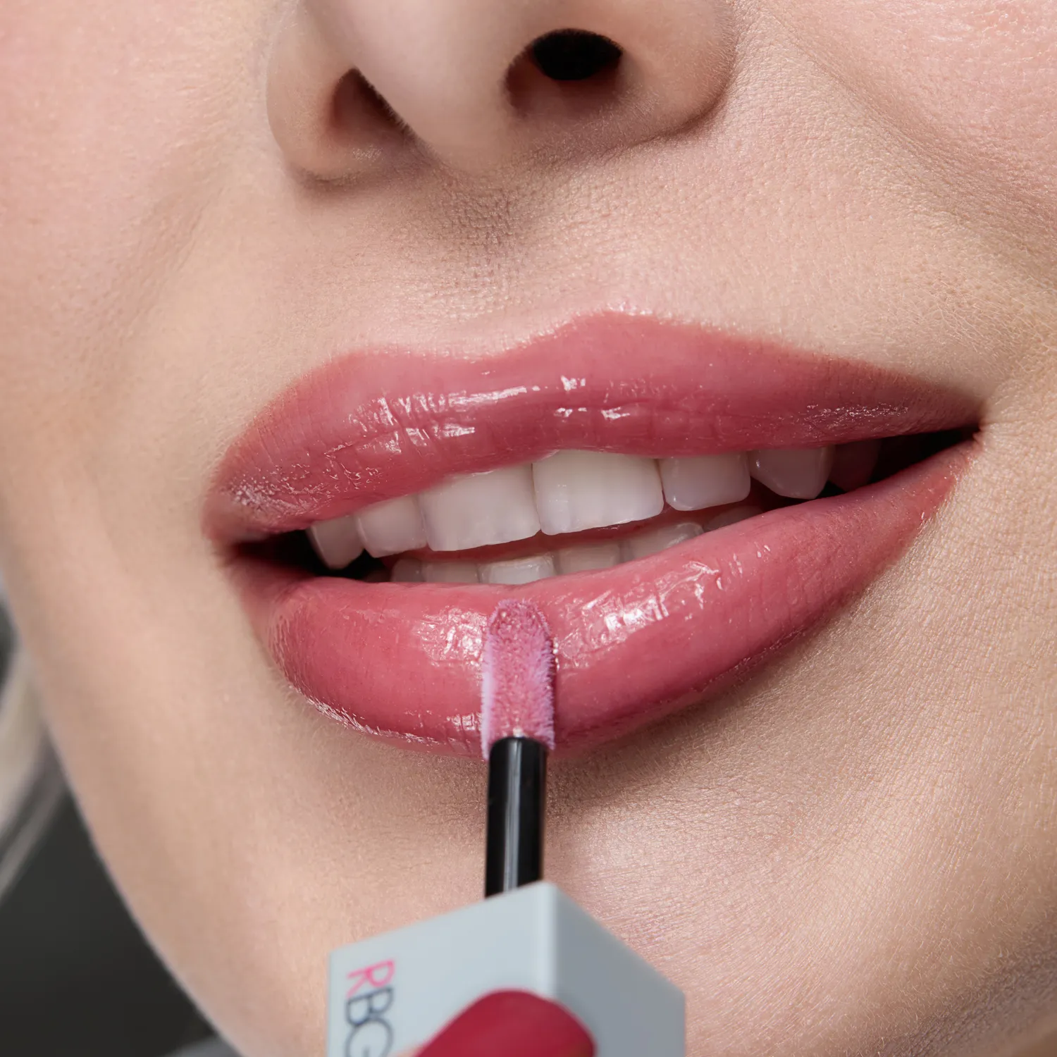 Мария Вискунова блеск для губ 