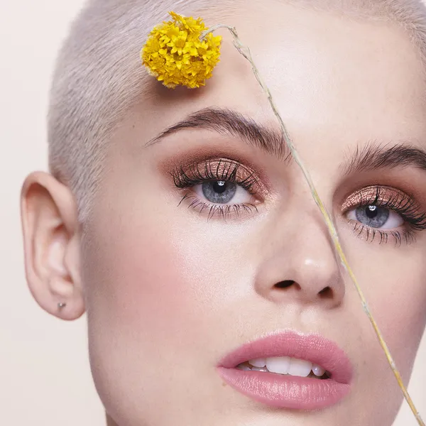 Natural Glow Тональная основа для лица естественное сияние и увлажнение на 10 часов