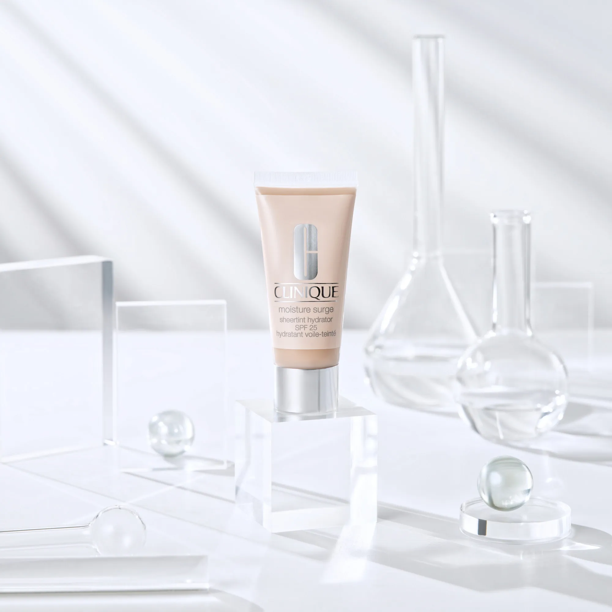 Moisture Surge Tinted SPF 25 Увлажняющий крем SPF25 с тональным эффектом