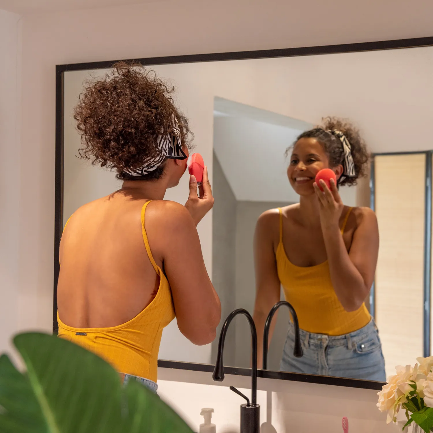 LUNA 4 MINI Двухсторонняя щетка для очищения лица