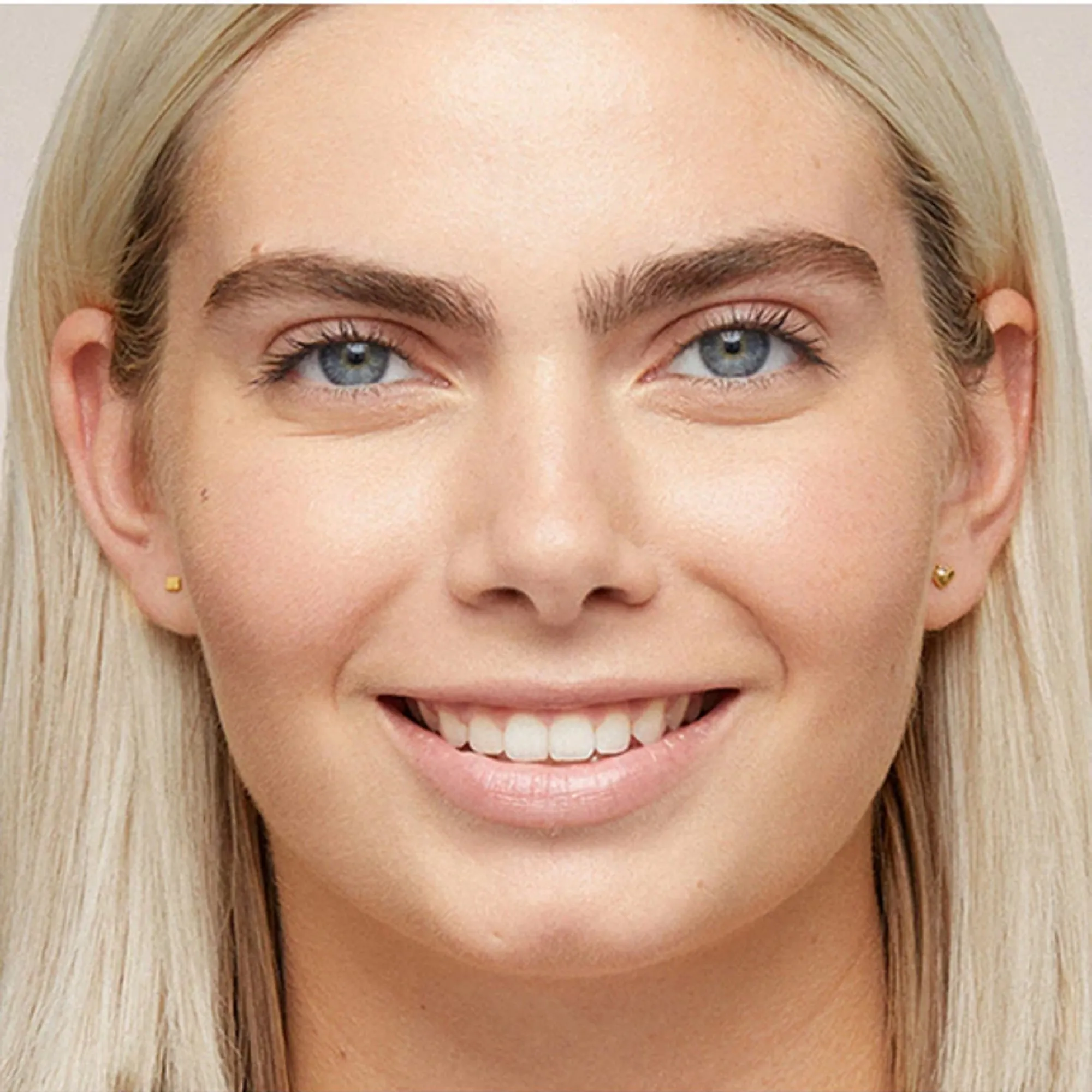 Double Wear Устойчивый тональный флюид SPF20 Double Wear Устойчивый тональный флюид SPF20