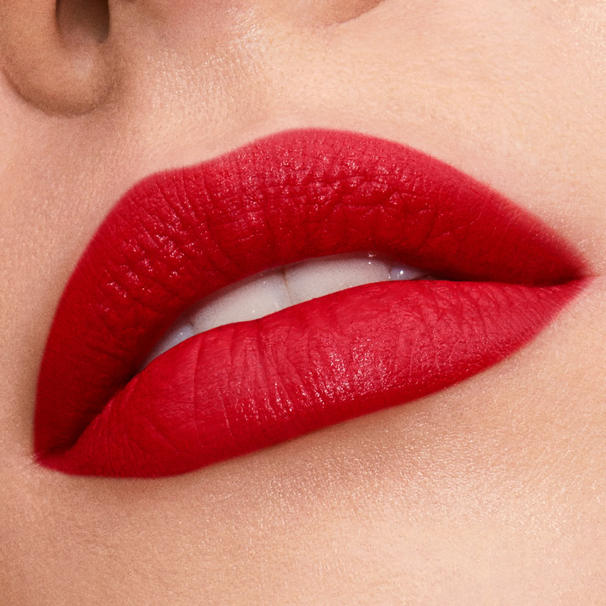 Pure Color Explicit Silk Matte Lipstick Матовая губная помада