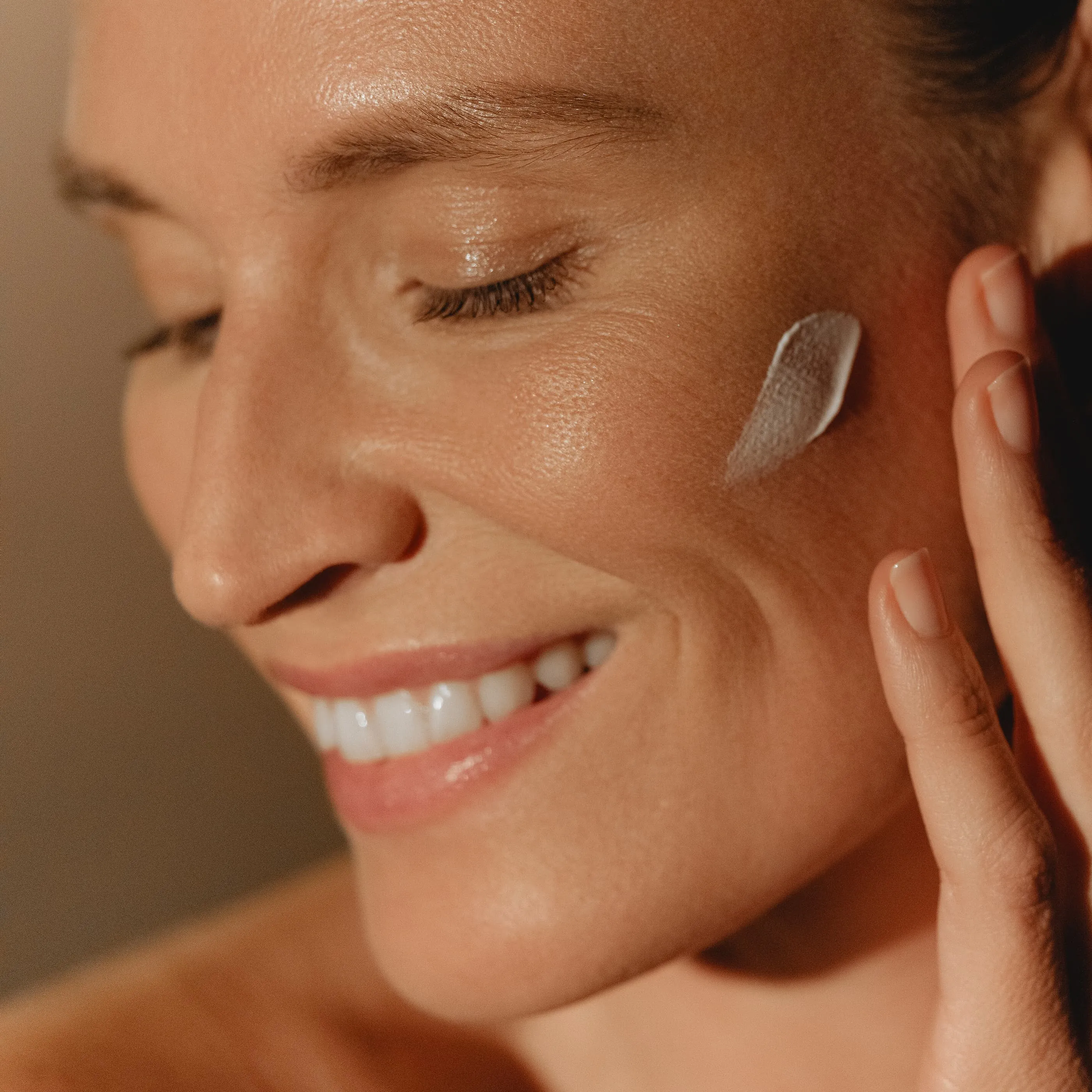 Sunleÿa Anti-Aging Sun Care SPF50+ Антивозрастной солнцезащитный крем 