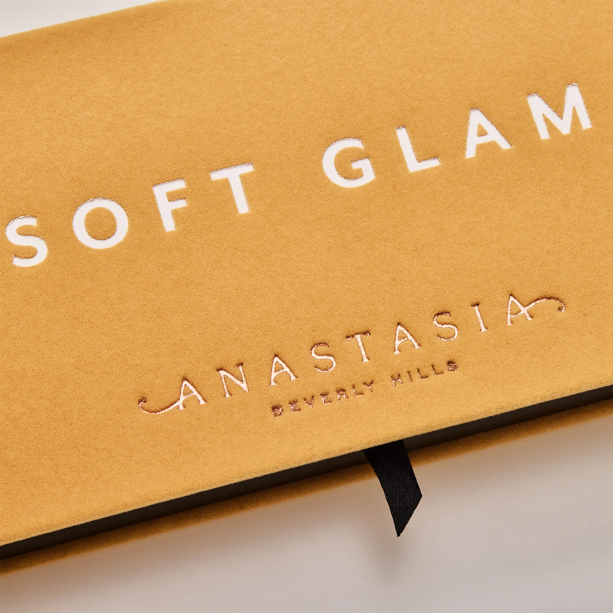 SOFT GLAM Палетка теней